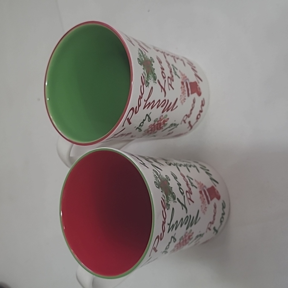 STARBUCKS 2007 HOLIDAY PAIR RED AND GREEN MUG IN EXCELLENT CONDITION 12 FL OZ